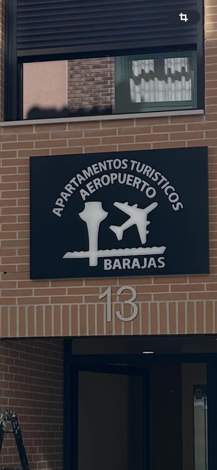 Apartamentos Turisticos Aeropuerto Barajas Madrid Exterior photo